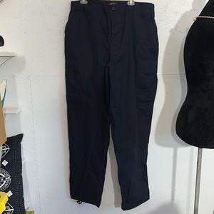 TRU-SPEC Men’s tactical cargo pants XL Long
Waist 39-43” Inseam 32 1/2-35 1/2”